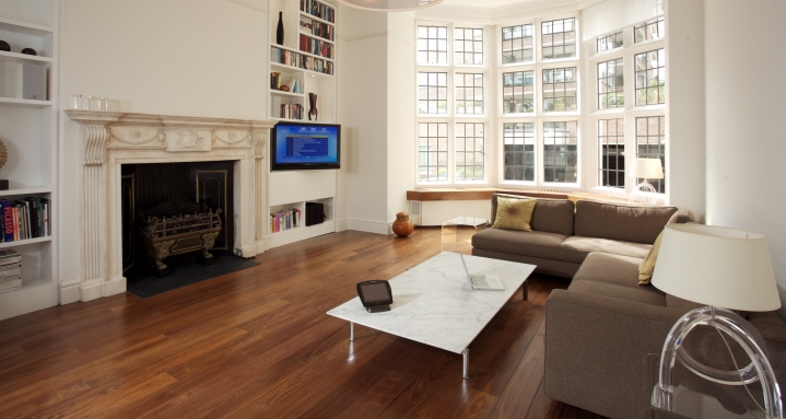 Living Room with Plasma on Pull & Rotate wall bracket